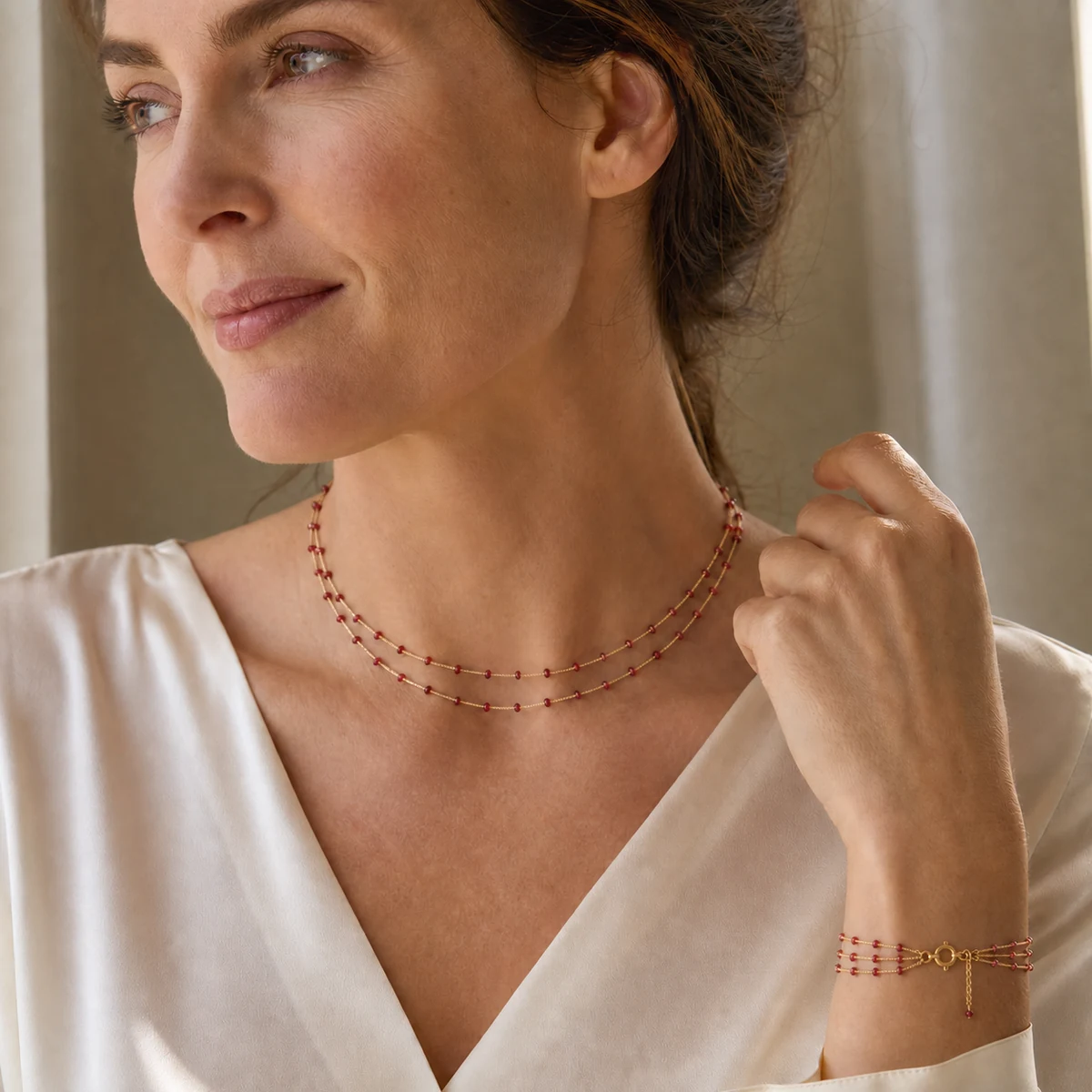 Modelo usando o Conjunto Verona em ouro 18K com rubis naturais